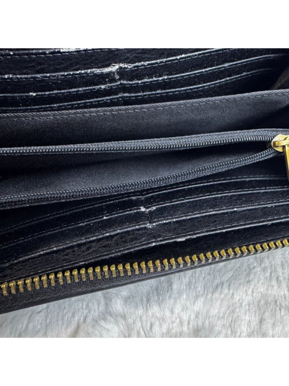 Fossil Black Leather Zip-Around Wallet Gold Accents Multiple Card Slots Logo - Picture 6 of 9